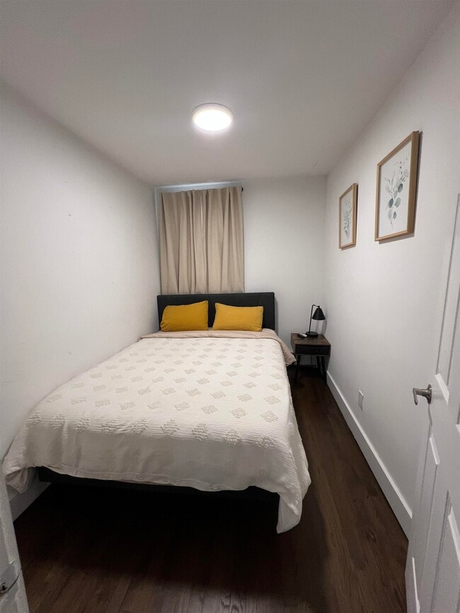 Building Photo - 506 Grand St