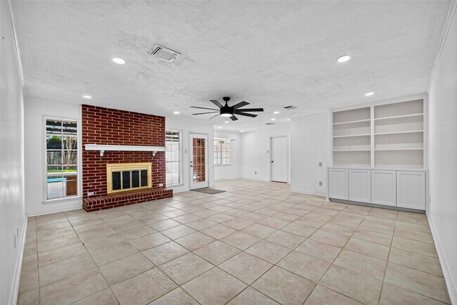 Building Photo - 3910 Chile Dr