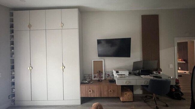 Building Photo - 672 NW 45th Ave