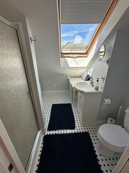 Building Photo - 274 Poplar St