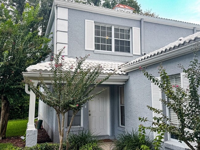 Building Photo - Beautiful 2/2 Townhouse with one car garag...