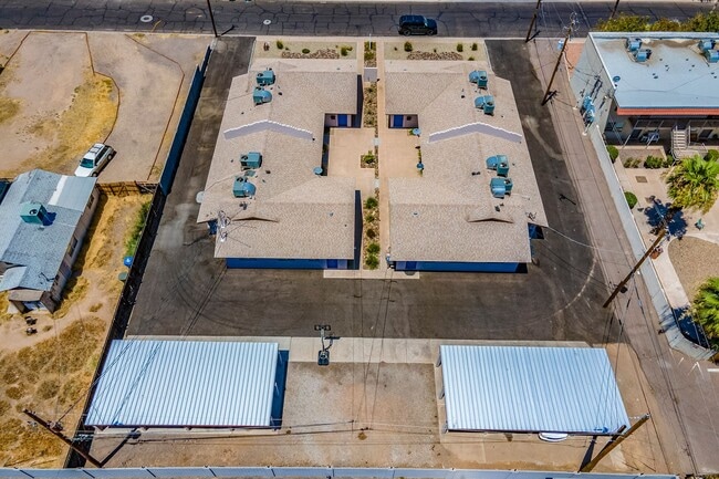 Building Photo - HALF OFF YOUR 1ST MONTHS RENT!!