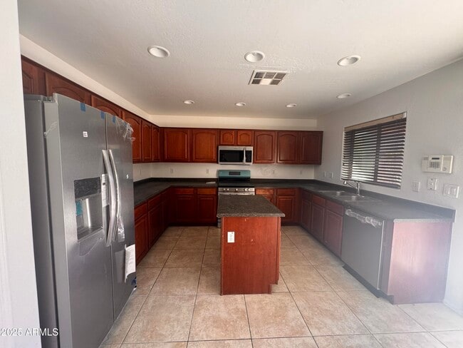 Building Photo - 20956 N Sansom Dr
