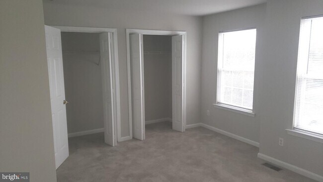 Building Photo - 22 Bridle Path