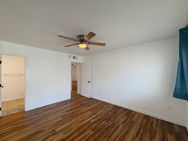 Building Photo - Beautifully Maintained 2B/2BA in Central E...
