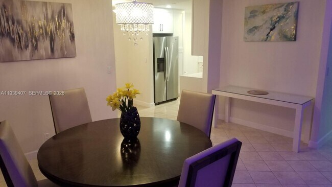 Building Photo - 2500 Parkview Dr