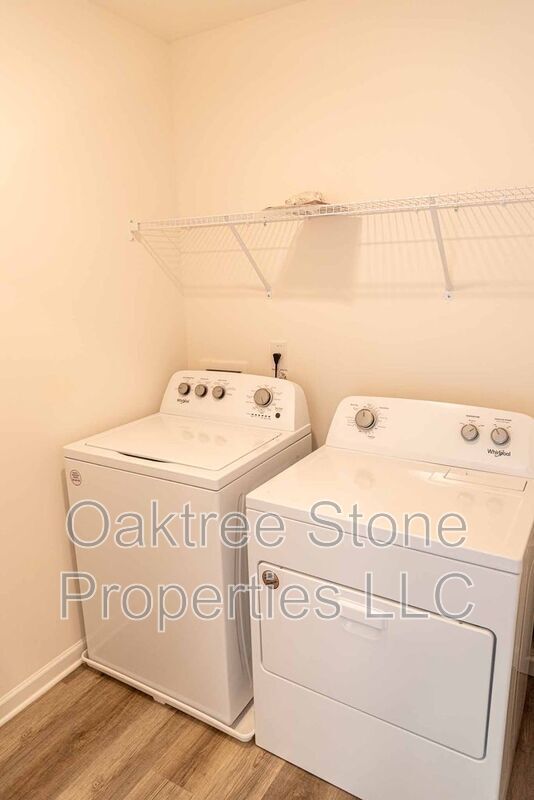 Building Photo - 3378 Skyland Dr