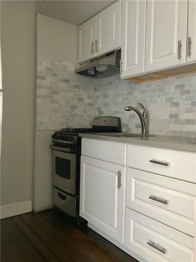 Building Photo - 10 Oakridge Pl
