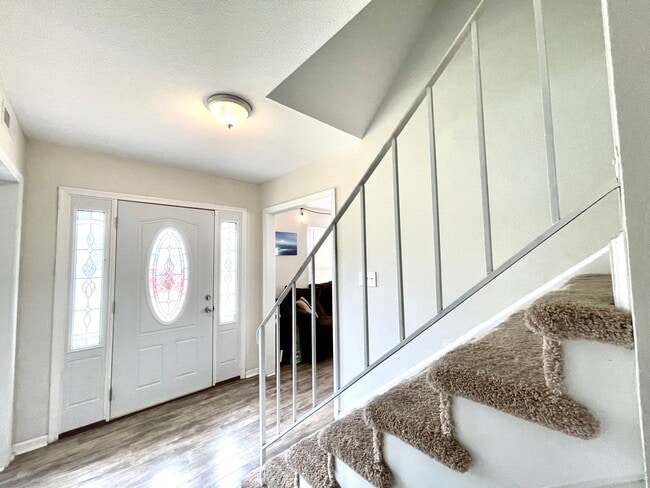 Building Photo - Rare, sought-after 5 bedroom home in Pembroke Meadows.