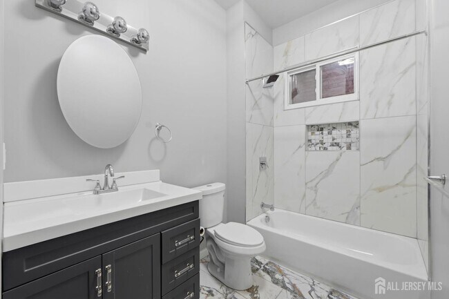 Building Photo - 327 S Orange Ave