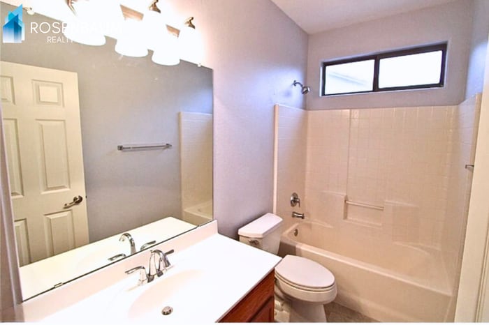 Building Photo - 6261 S Mesa Vista Dr