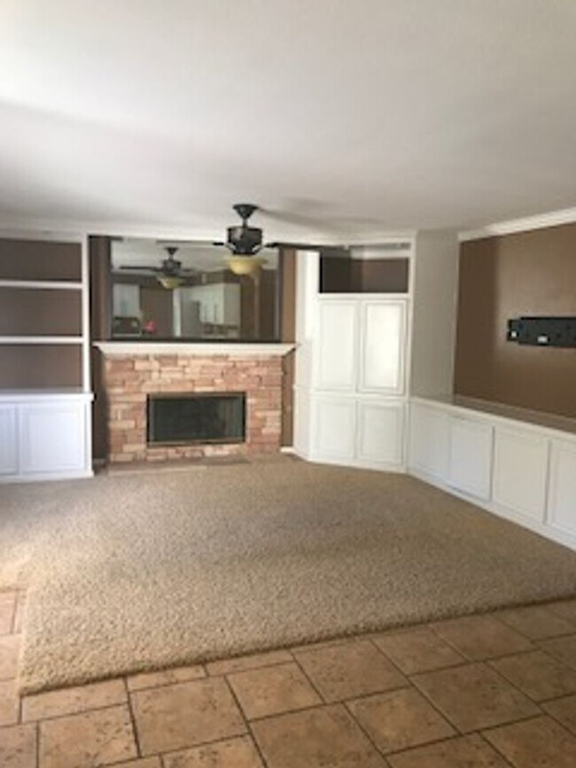 Building Photo - Lovely 4 bed 3+ bath