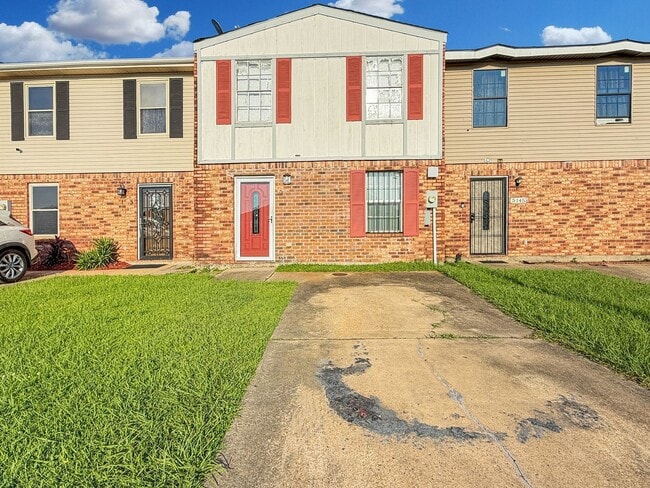 Building Photo - 2 Bedroom 1.5 Bath