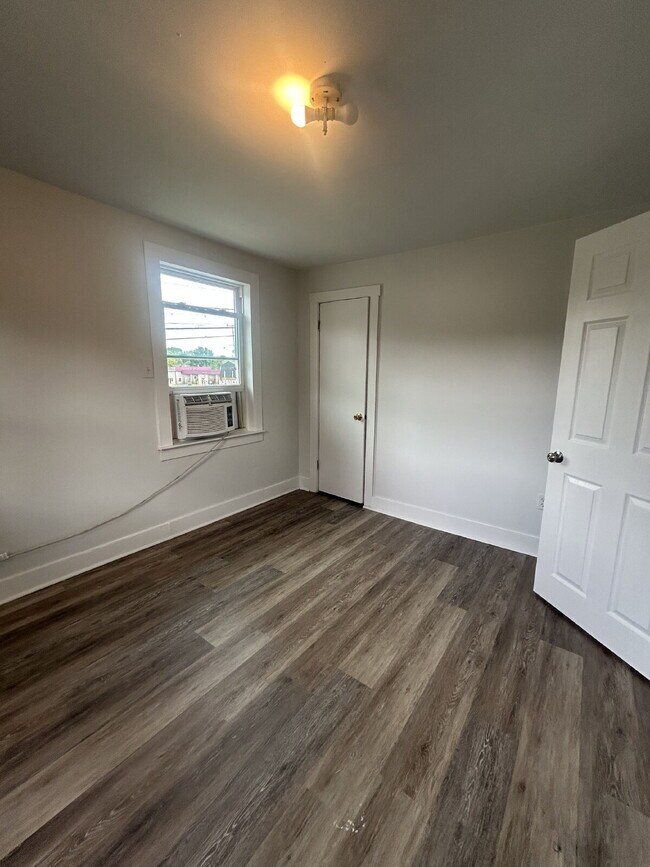 Building Photo - FIRST MONTH FREE! 1 Bedroom, 1 Bath Second-Floor Apartment for Rent, Pet Friendly.