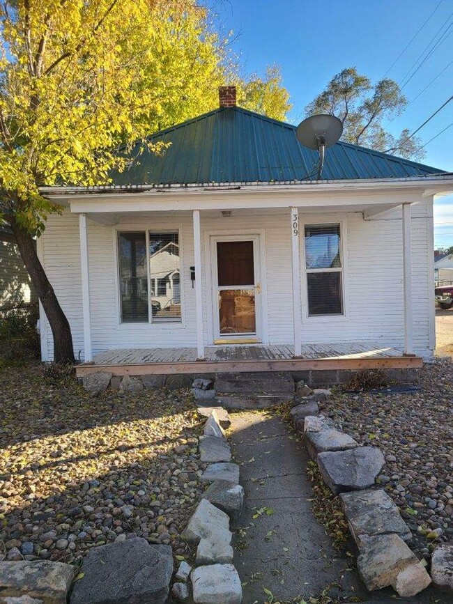 Building Photo - Cute 1 bedroom, 1 bath home - Available now!