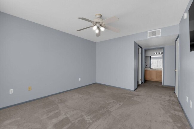 Building Photo - 5710 E Tropicana Ave