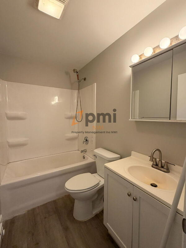 Building Photo - 5372-5372 Plaza Ave