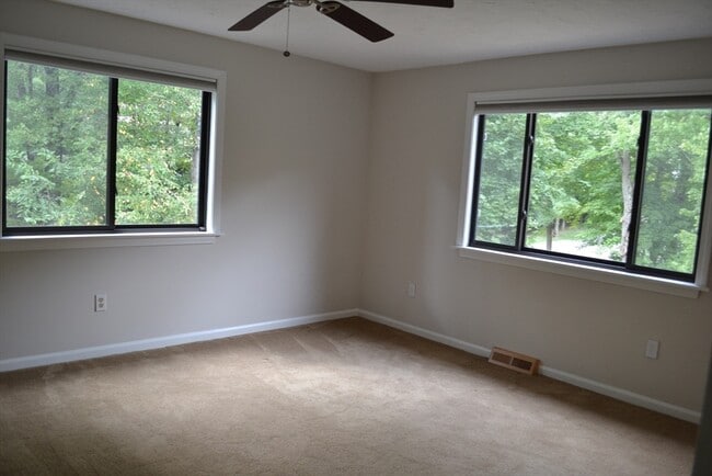 Building Photo - 53 Treetop Park