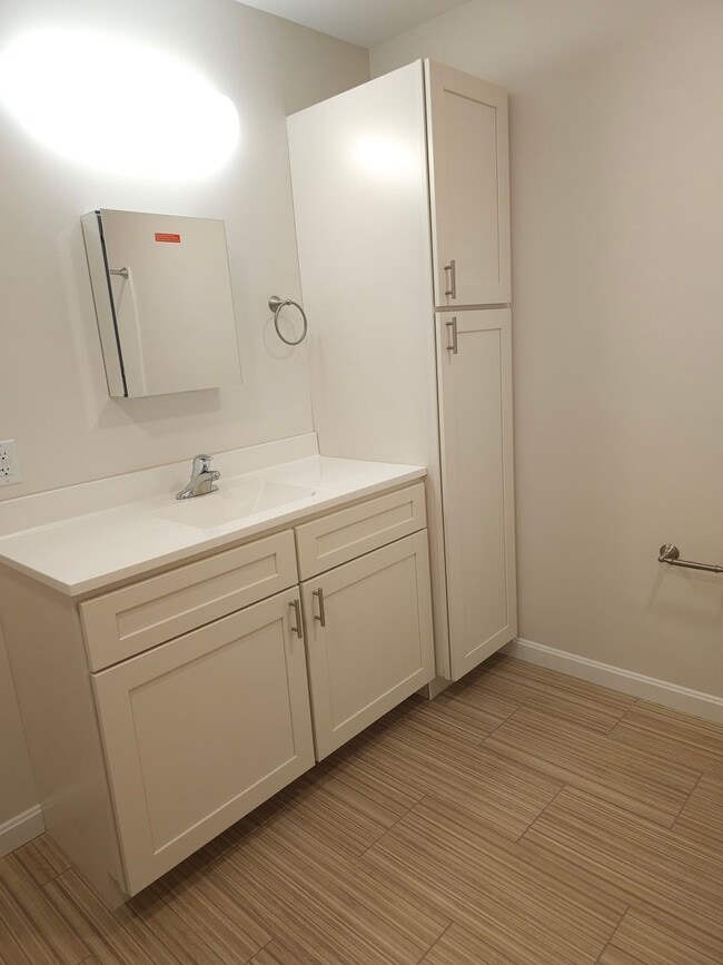 Building Photo - Discover Your New 1-Bedroom Sanctuary