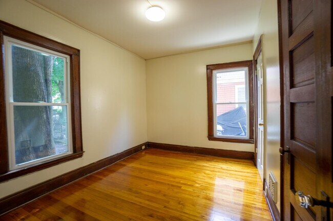 Building Photo - 829 Westcott St