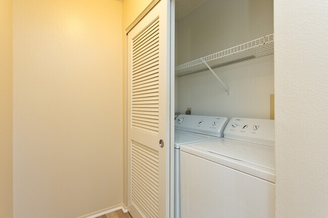 Building Photo - Arbors in Ewa Beach 2/2/2 Townhouse