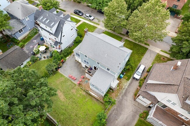 Building Photo - 72 Richardson Rd