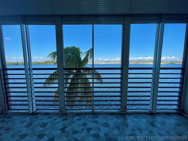 Building Photo - 1175 NE Miami Gardens Dr