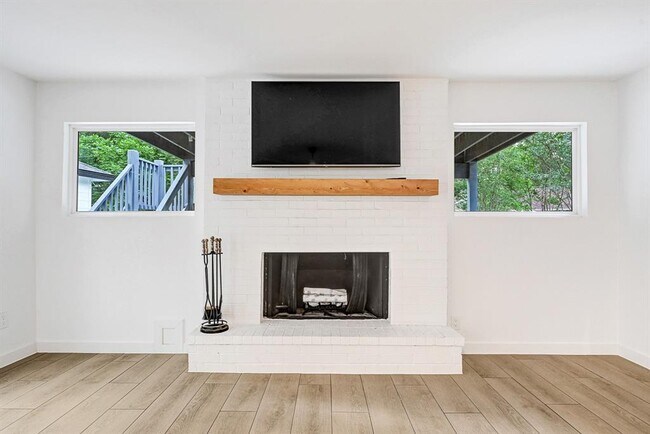 Building Photo - 725 Talmalge Hall Dr