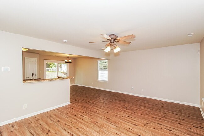 Building Photo - 139 Peterborough Dr