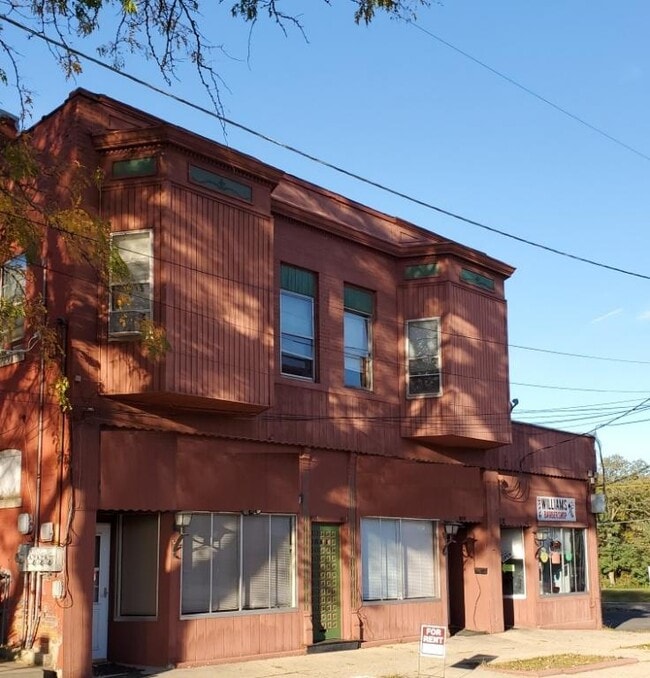 Building Photo - 408 E Iroquois St