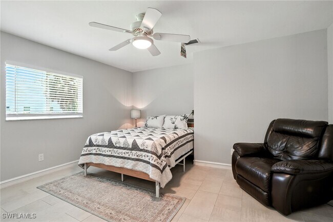 Building Photo - 5891 Golden Oaks Ln