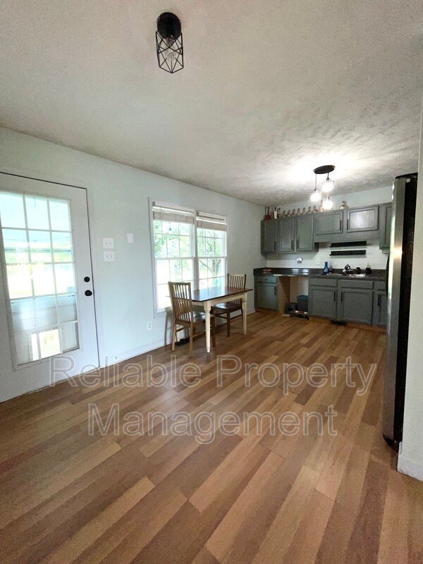 Building Photo - 879 O B J Rd