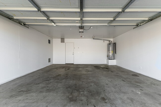 Building Photo - 6537 W Magnolia St