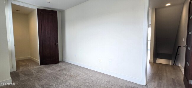 Building Photo - 506 S Hardy Dr