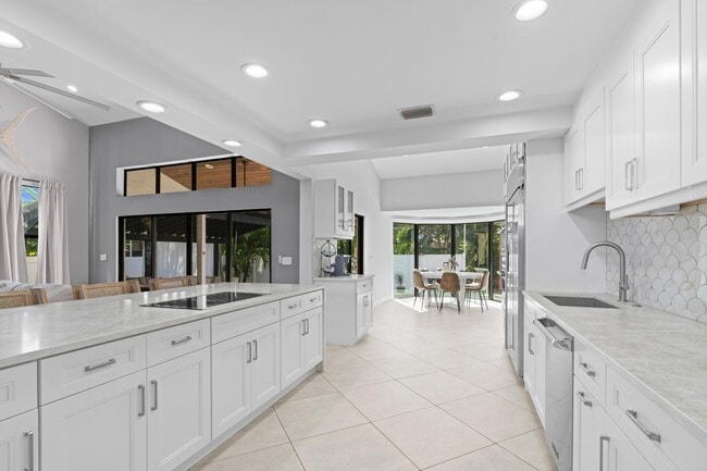 Building Photo - 1050 Brooks Ln