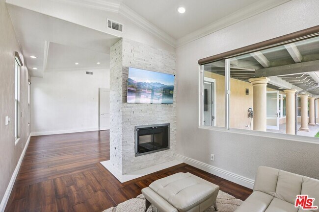 Building Photo - 27048 Triumph Ave