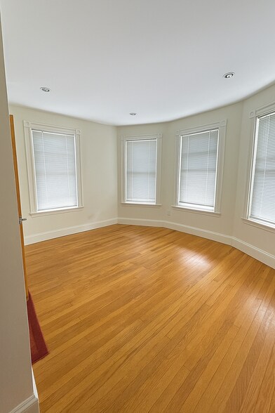 Building Photo - 7 Alcott St