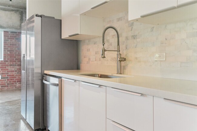 Building Photo - 2000 Bagby St