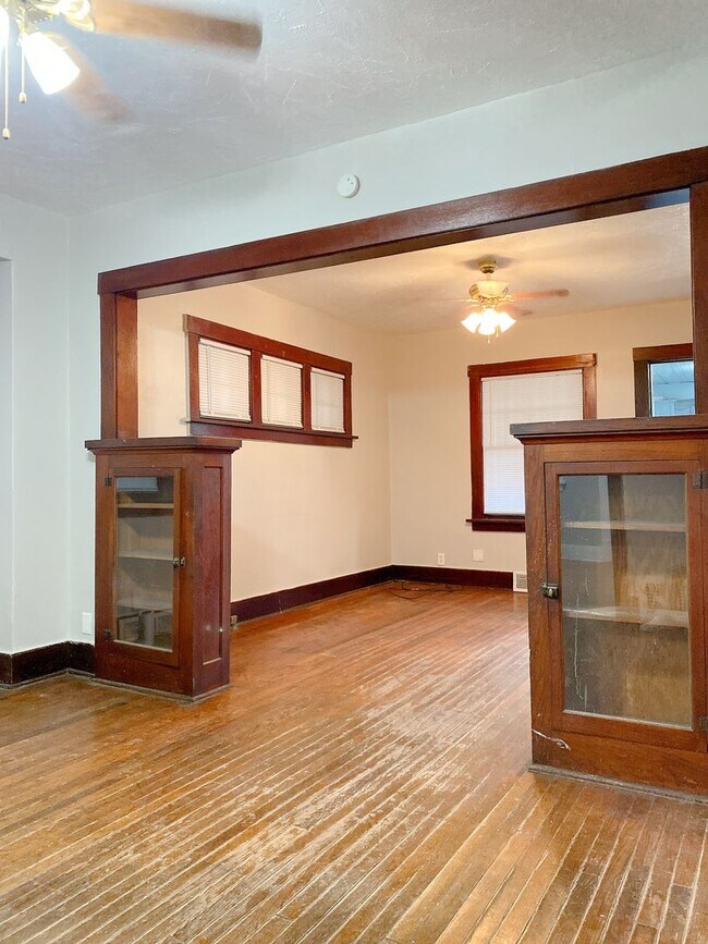 Building Photo - 3 bedroom 1 bath house!