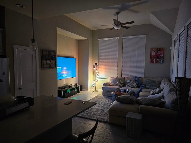 Building Photo - 9443 Starlight Oak Dr