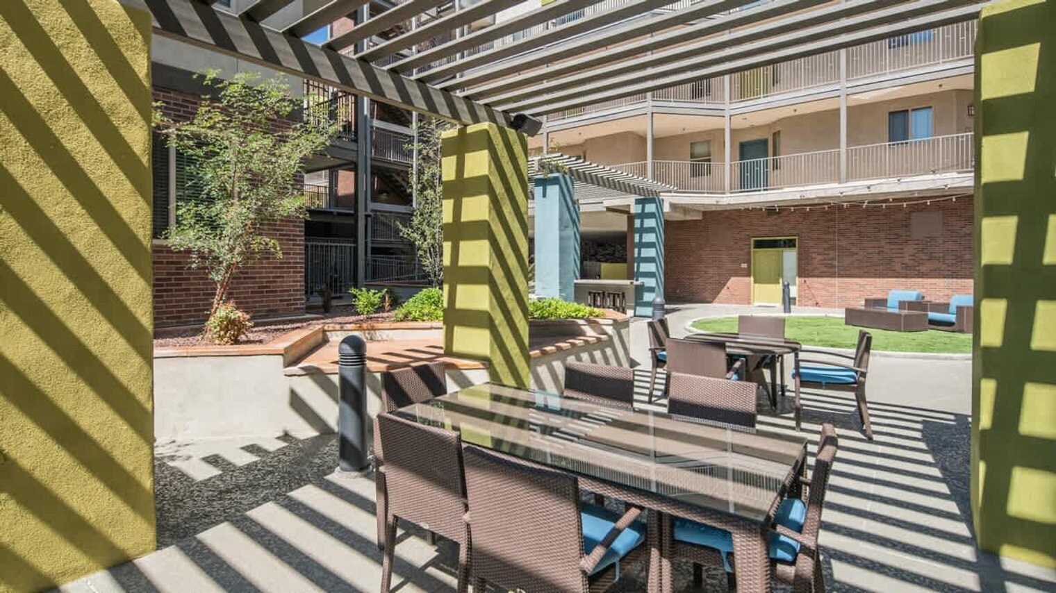 Building Photo - 1275 E University Dr