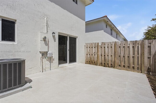 Building Photo - 82 SW 3rd Ct