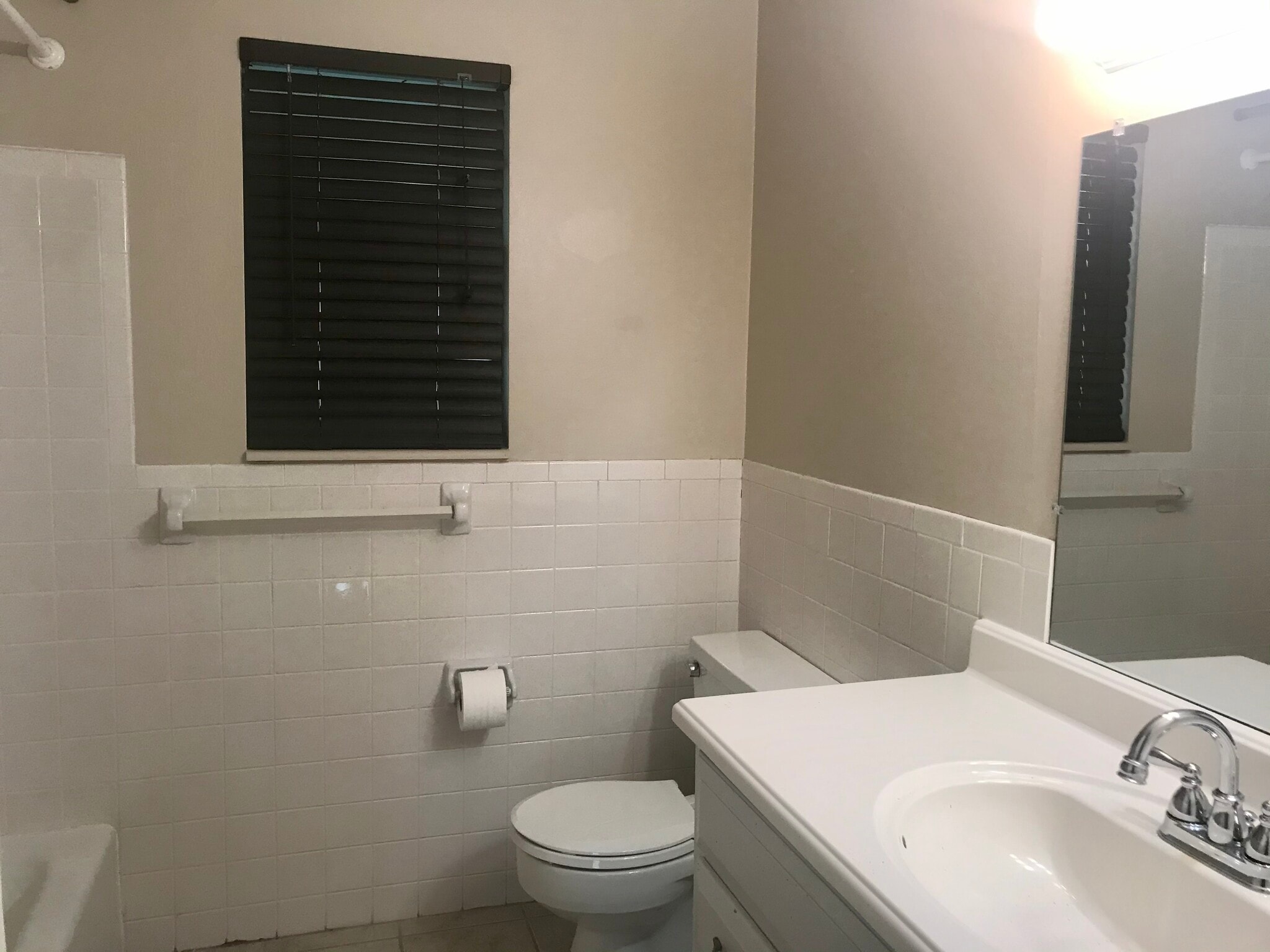 Building Photo - 8732 W 70th St