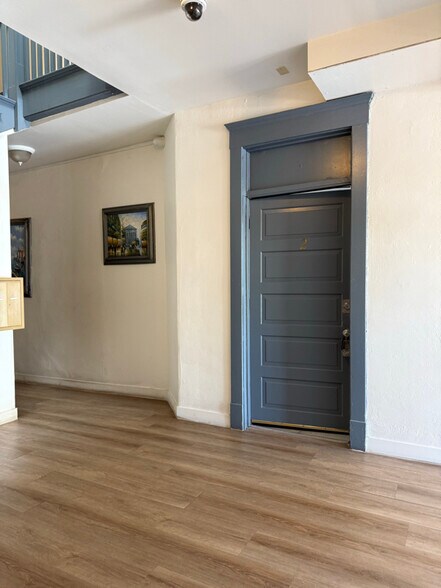Building Photo - 1114 N Poinsettia Pl