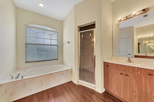 Building Photo - Living Large at a Beautiful 3/2 in Northport