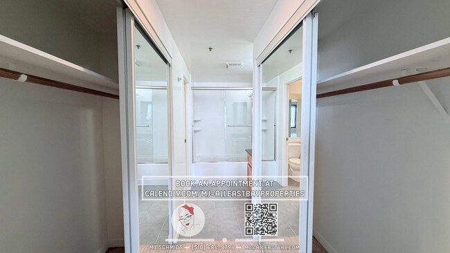 Building Photo - Bright 1 bedroom condo with spectacular views on the 25th floor!