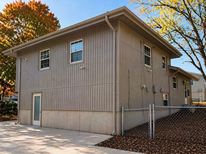 Building Photo - 500 NE 113th Ter