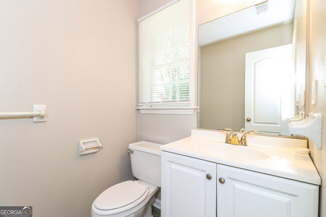 Building Photo - 2885 Summit View Ct