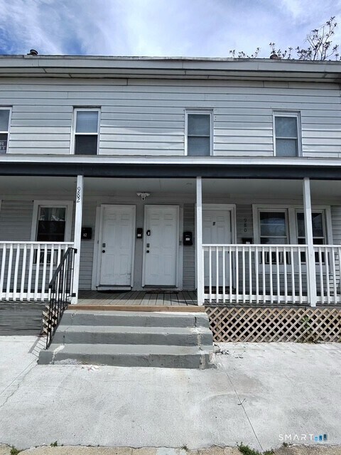 Building Photo - 982 Pembroke St