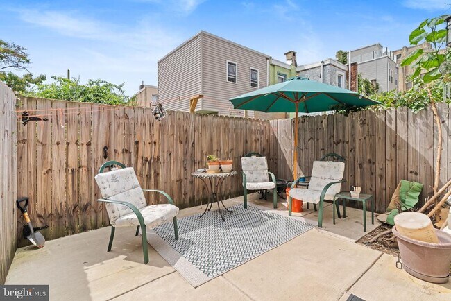 Building Photo - 2234 Master St